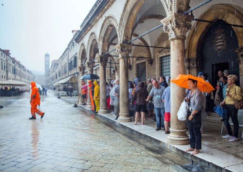 Za vikend olujni vjetrovi i poplavne kiše!