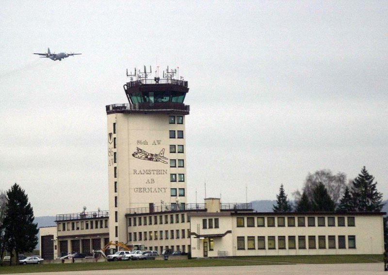 Bivši njemački državni tajnik za obranu poziva na zatvaranje američkih baza