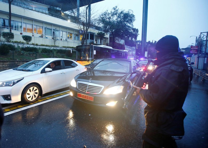 Oružani napad u džamiji u Istanbulu: Sin pucao u oca