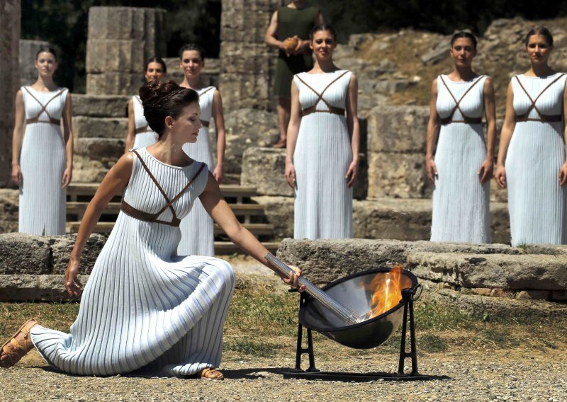 U Olimpiji zapaljen olimpijski plamen: odbrojavanje do Rija...