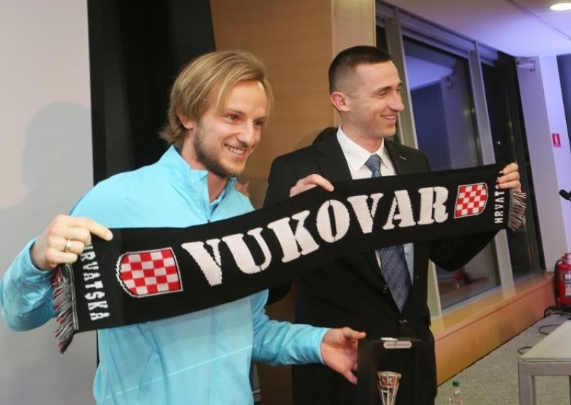 Ivan Rakitić primio Vatrena krila i donirao Vukovar