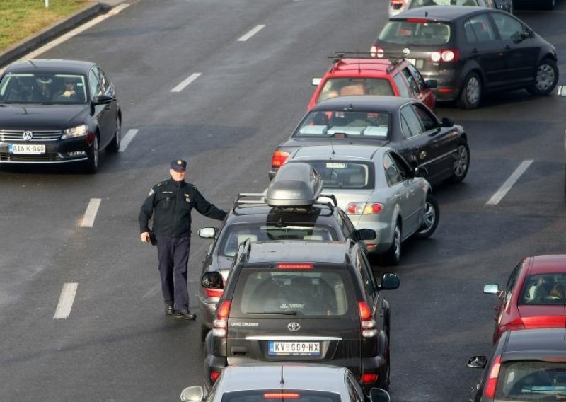 Skijaši, naoružajte se strpljenjem zbog štrajka slovenske policije