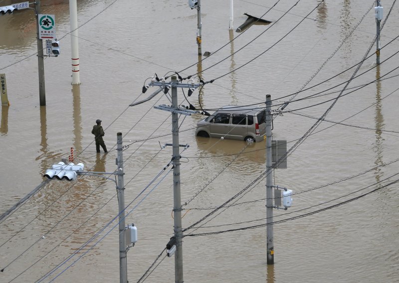 Poplave pogodile Japan: 25 nestalih, 100 tisuća evakuiranih