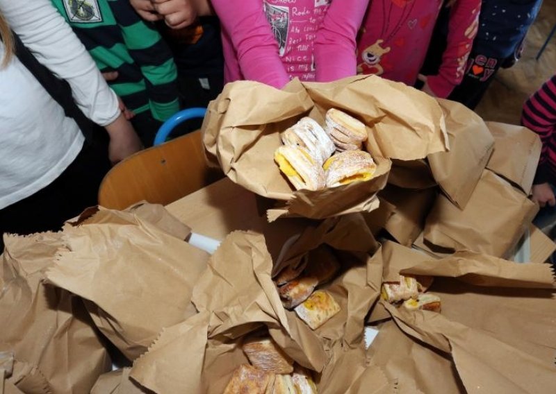 Vlada osigurala tople obroke za 17.500 siromašnih učenika