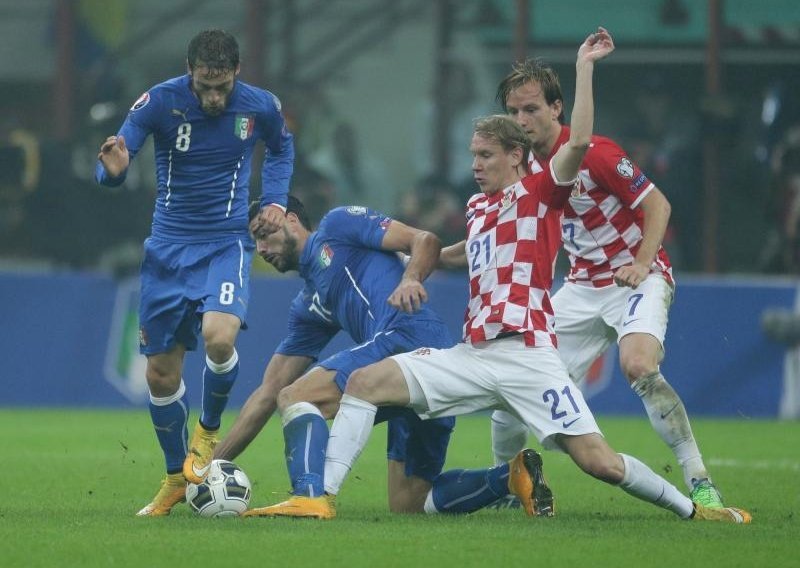 Hrvatska i Italija remizirale; Darijo Srna isključen!