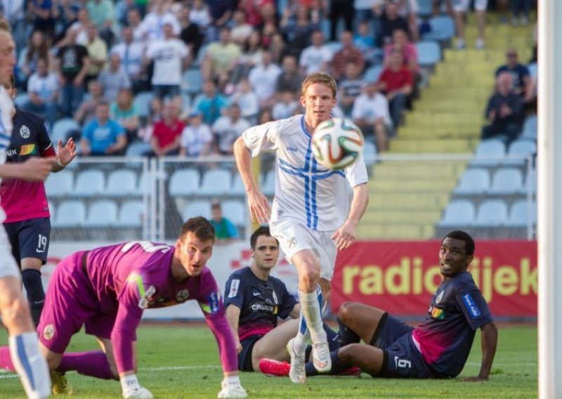 Rijeka opet brutalno unakazila Ivkovića i Lokomotivu!