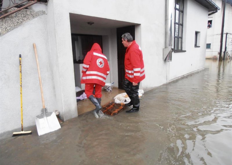 Crveni križ odgovornost za stanje u Gunji prebacio na Vladu