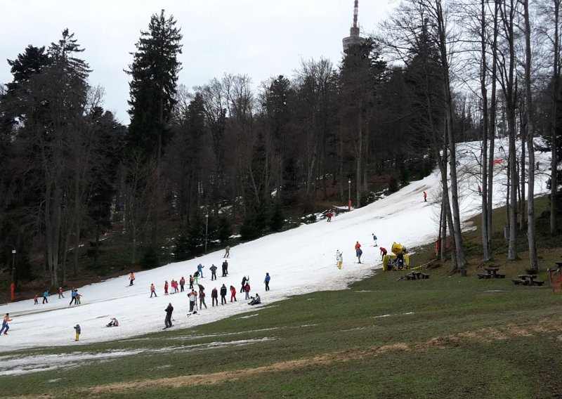 Sljeme na suhom, ali se ipak skija