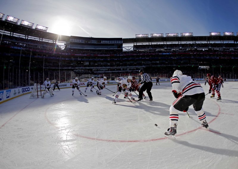 Pogledajte kako izgleda NHL utakmica pred 43.000 gledatelja!