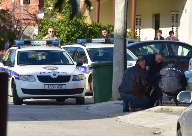 Ranjena beba operirana i bori se za život