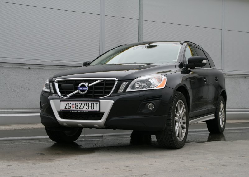 Volvo XC60 T6 AWD- atraktivan i siguran