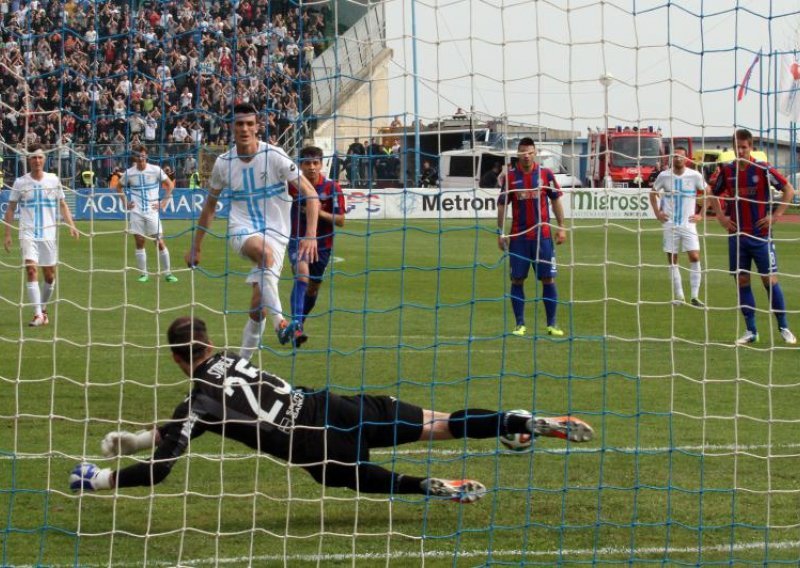 Silovita Rijeka pregazila Hajduk u sjajnom derbiju!