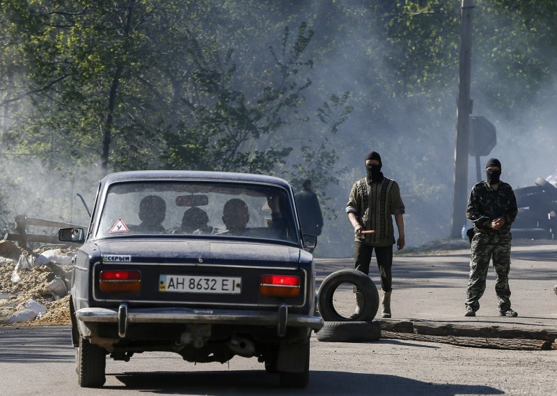 Separatisti u Slavjansku oteli autobus s promatračima OESS-a