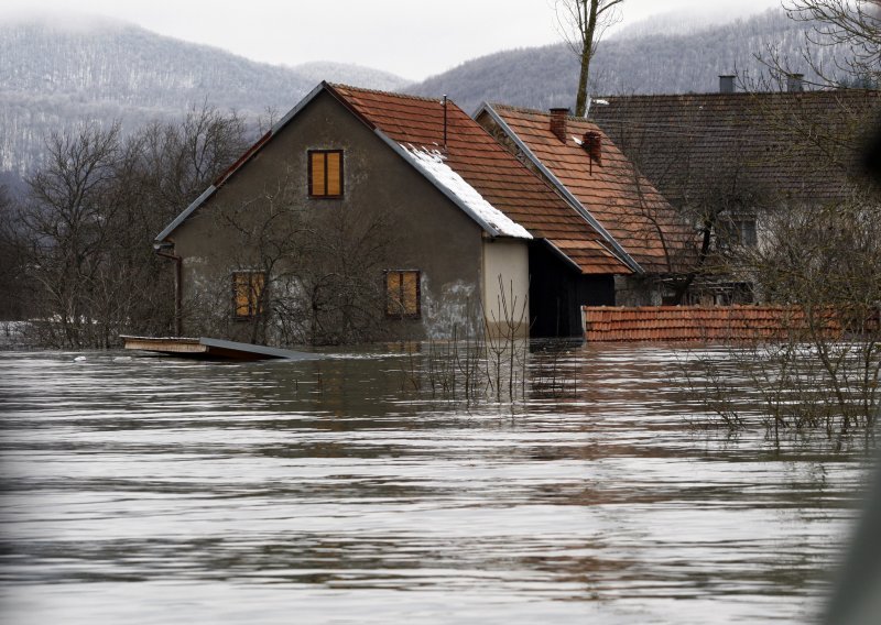 Voda se povlači s kosinjskog područja