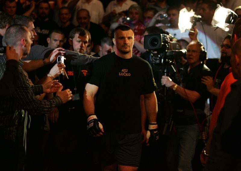 Cro Cop u ringu protiv Mighty Moa