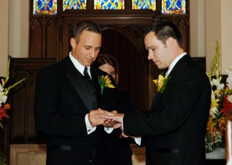 Slovenski biskupi protiv gay brakova