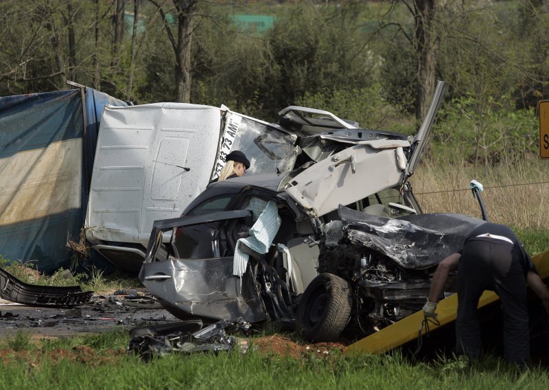 U sudaru s kamionom poginula 26-godišnja suvozačica