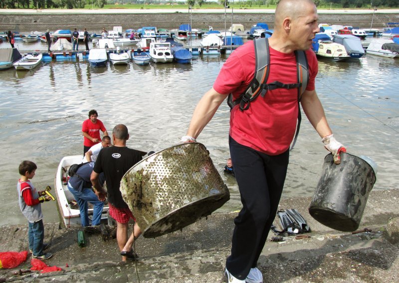 Ronioci čistili osječku Zimsku luku