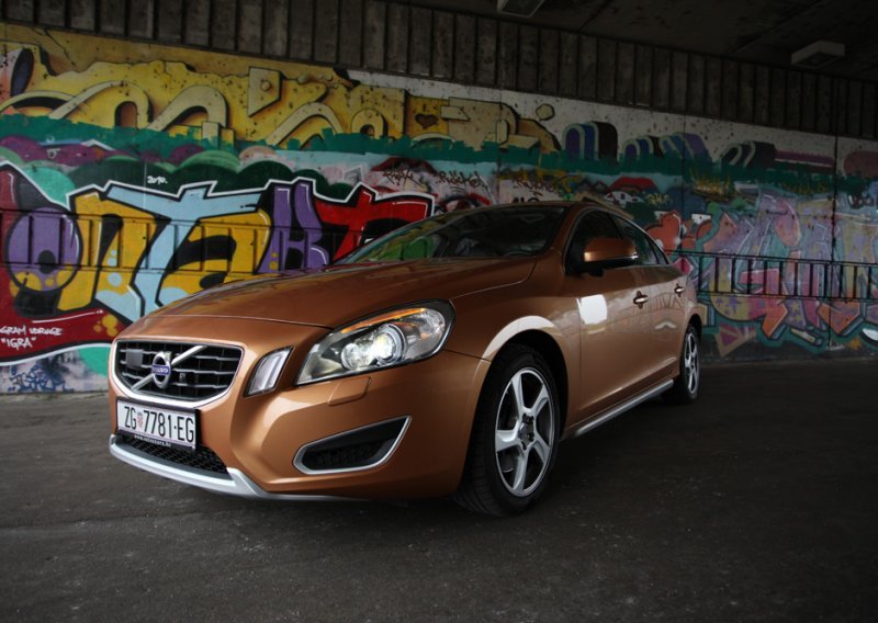 Volvo S60 D5 Summum – Nijemcima za vratom