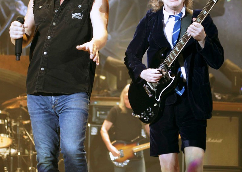 AC/DC morali platiti mito za izlaz iz Rumunjske