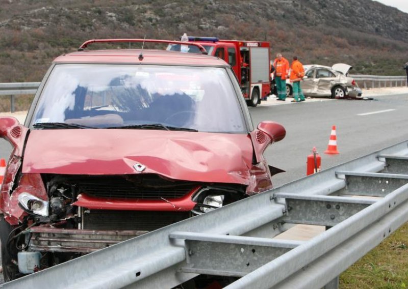 Teška nesreća na Dalmatini, više osoba ozlijeđeno