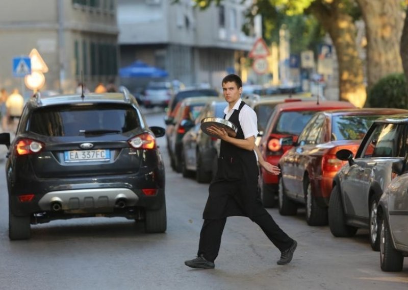 Nikad veća potražnja za turističkim radnicima