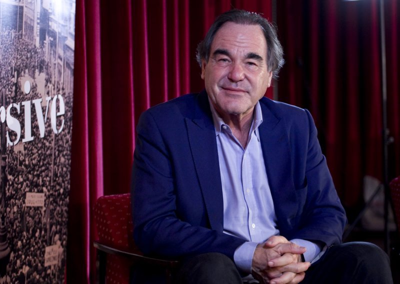 Oliver Stone receives life achievement award