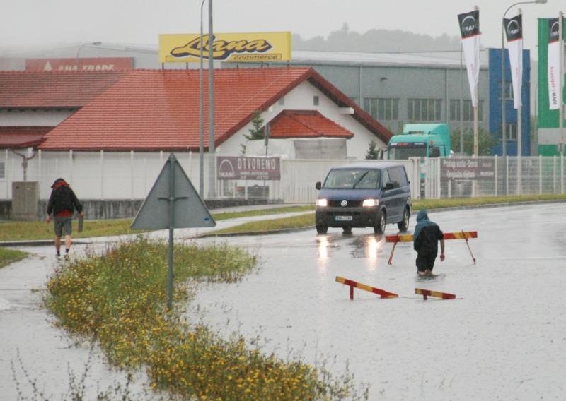 Obilna kiša u Karlovcu otvorila 60 klizišta