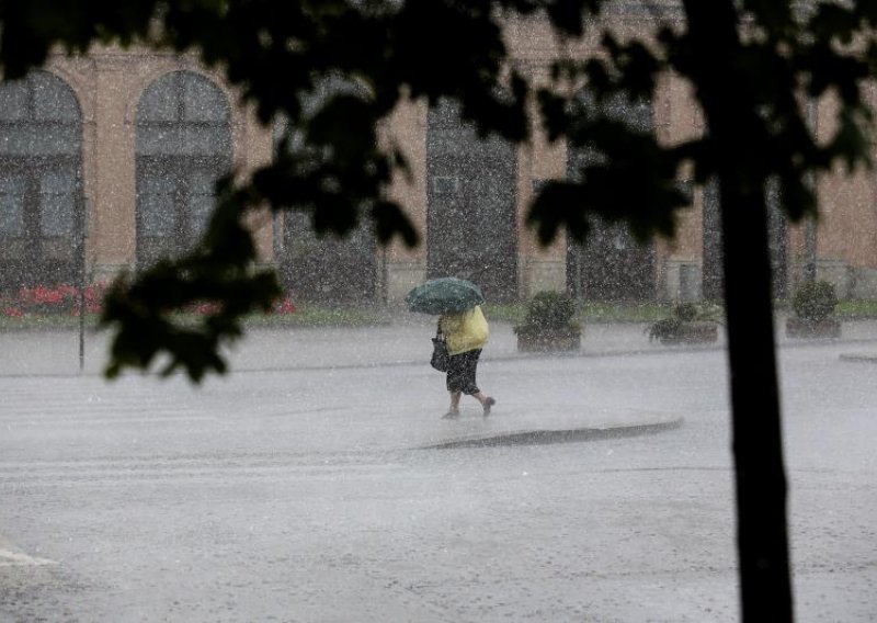 Deseci intervencija zbog olujnog nevremena u Zagrebu!