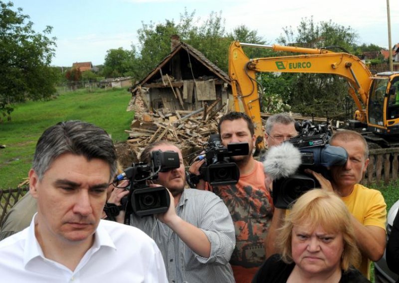 Vlada o namještanju poplavljenih kuća