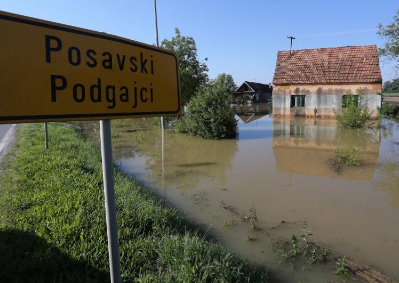 DUZS preuzeo kontrolu nad poplavljenim područjima