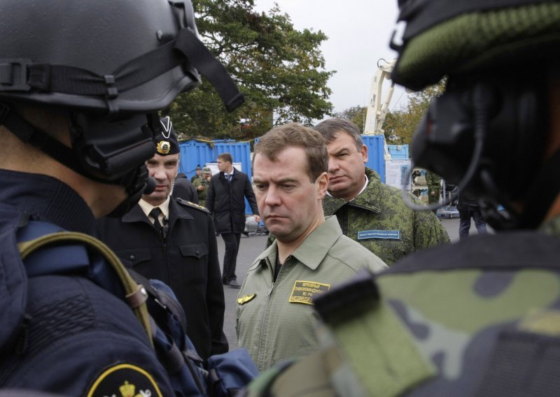 Nakon Lužkova, Medvedev udara na Lukašenka