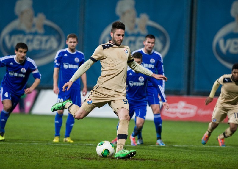 Dinamo kao na promenadi, Slaven kao amaterska momčad!