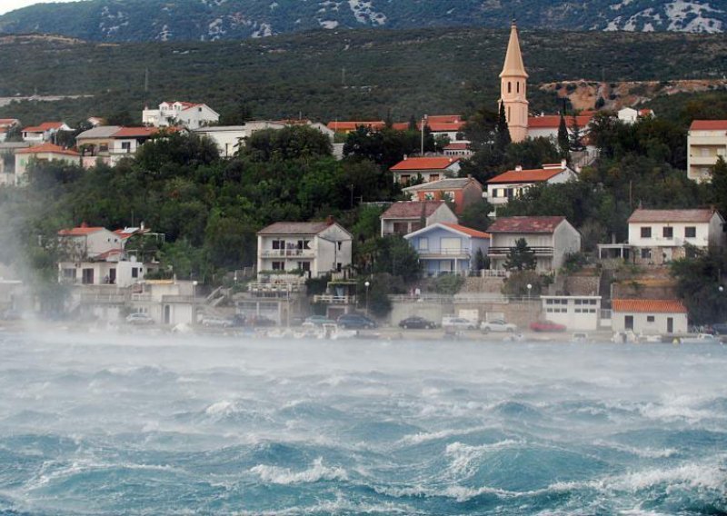 Tmurna jesen ne posustaje: Oblaci, kiša, bura...