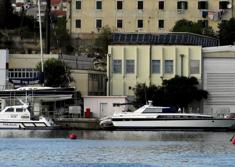 Malo vitra na vezu pod budnim okom policije