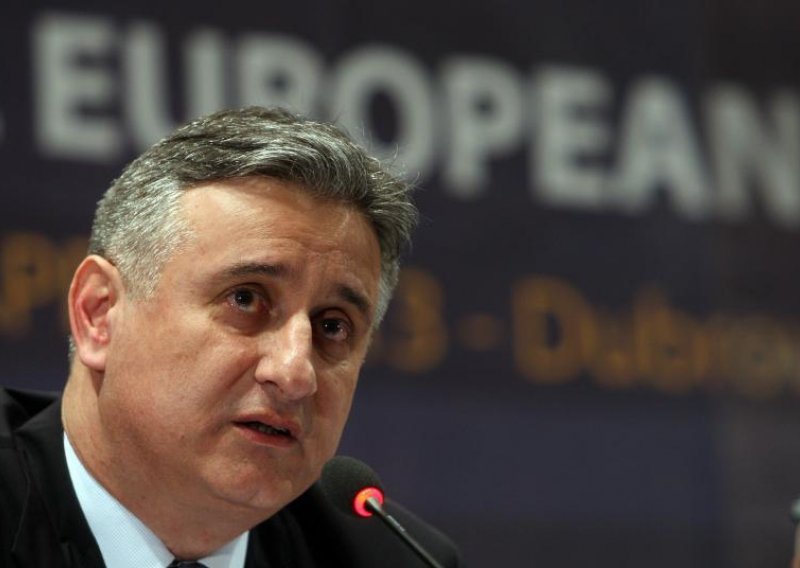 Karamarko se ispričao autistima statusom na Fejsu