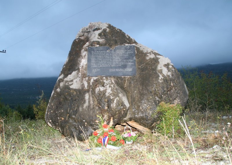 Razbijen antifašistički spomenik kod Vrgorca