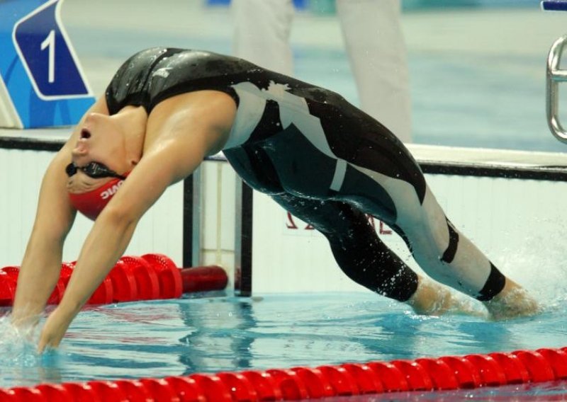 Jovanovic wins gold and brings down 2009 swimming record