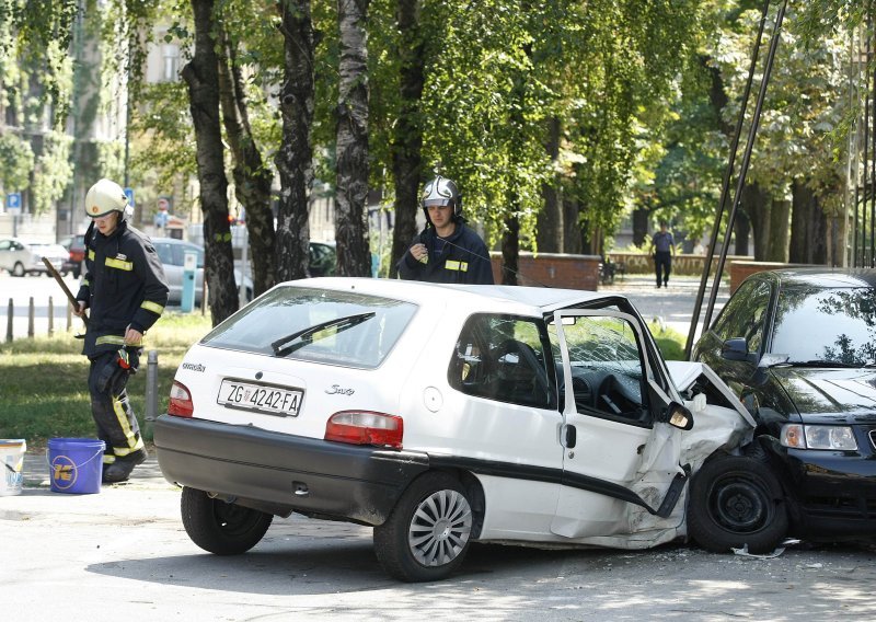 Četvero ozlijeđenih u sudaru u središtu Zagreba