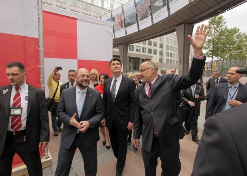 'Merkel ni ne zna za Perkovića, ne dolazi zbog izbora u Njemačkoj'