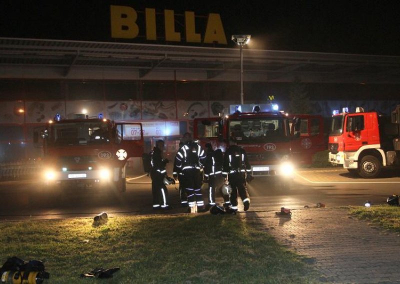 Buknuo požar u osječkom trgovačkom centru