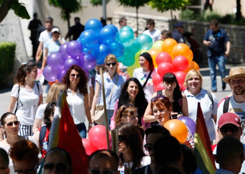 Gay aktivistu trojica pokucala na vrata, prijetili mu i vrijeđali ga