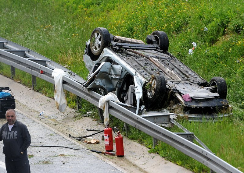 Četvero ozlijeđenih u prometnoj nesreći kod Brinja