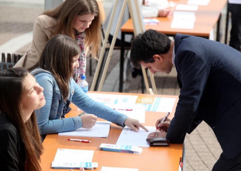 Over 215,000 signatures collected in 4 days for marriage referendum