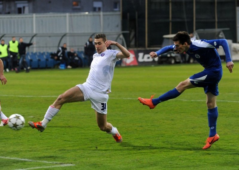 Pogledajte brzi gol Zadra i nemogući promašaj Hajduka!