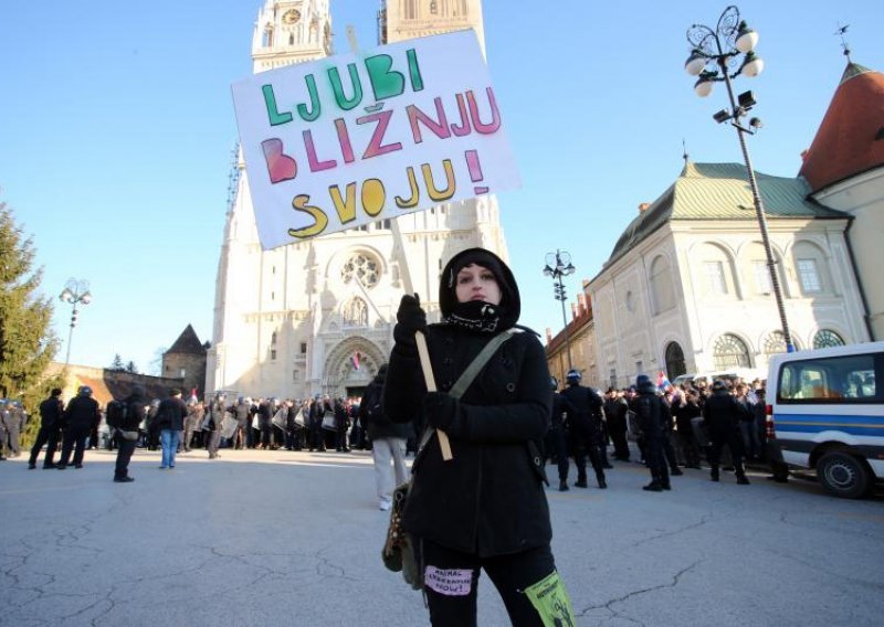 'Love thy neighbour outside the Cathedral'