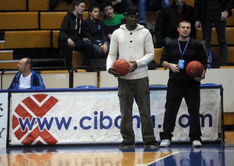 NBA pojačanje Cibone Parker oduševio na treningu!