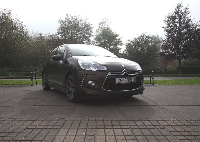 Citreon DS3 Ultra Prestige THP 155 - na vrhu