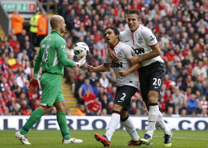 United uz sudačku pomoć osvojio Anfield