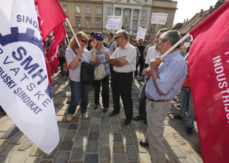 Protesting RIZ workers disperse after gov't refuses to meet with them